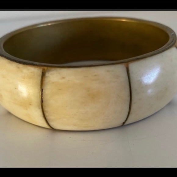 Vintage bone and brass bangle bracelet - Picture 4 of 8